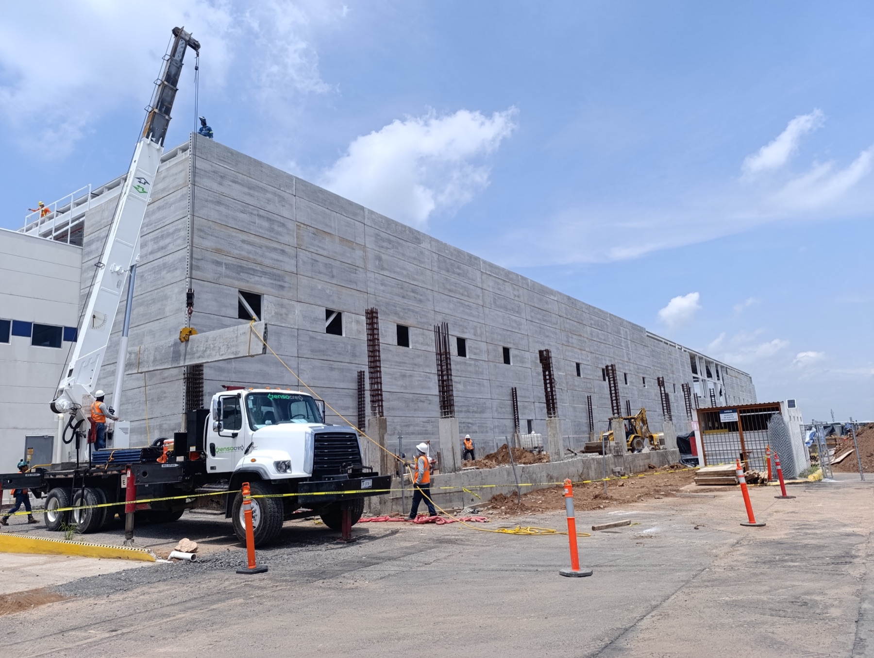 Nave industrial con pisos postensados en el Bajío